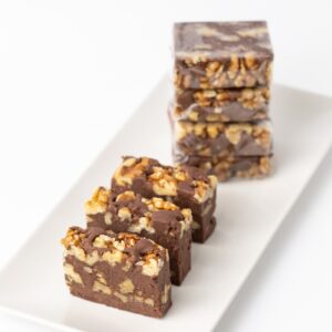 Ciocolată de Casă cu Miez de Nucă